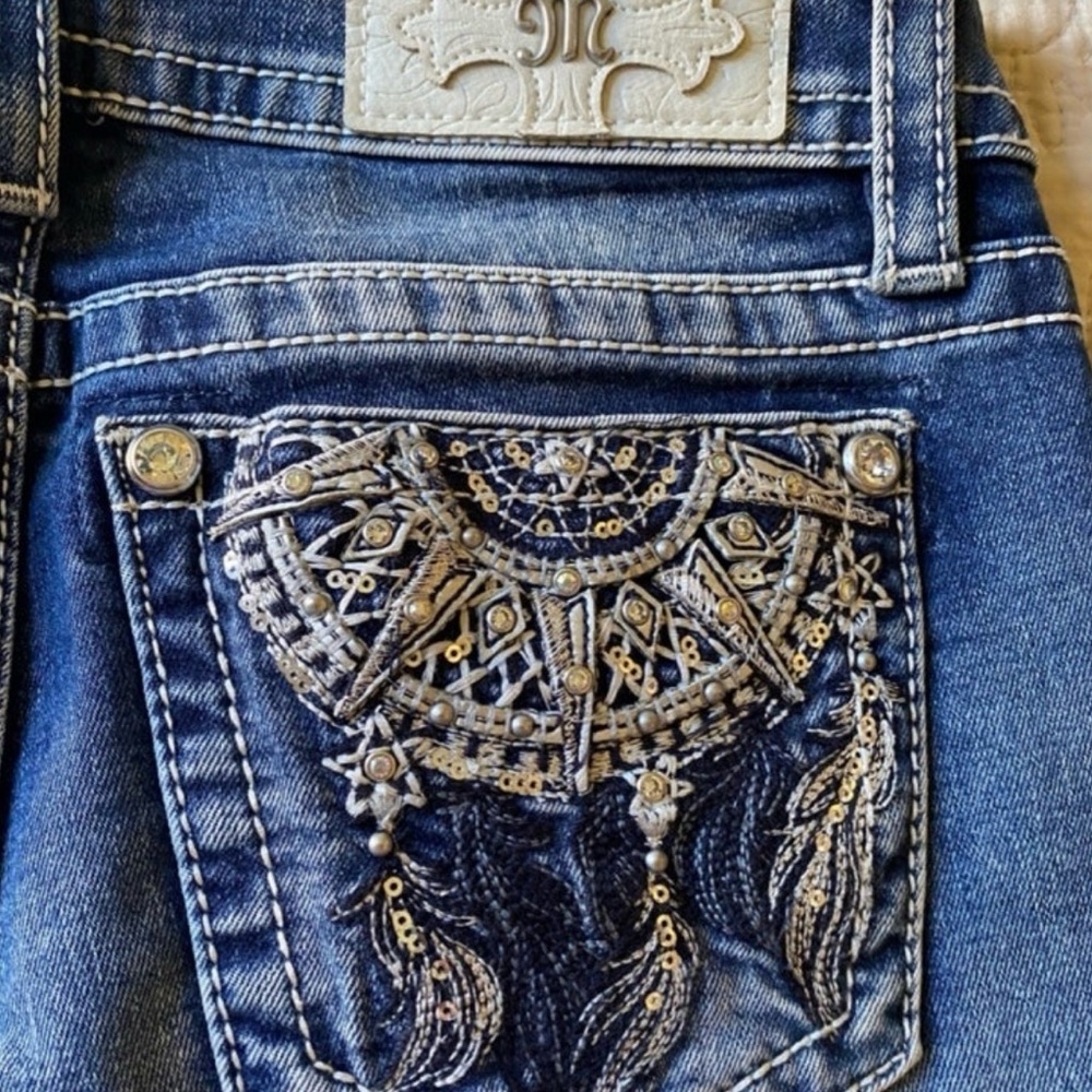 Miss me Haley skinny jeans with Dreamcatcher fan tassel design on pockets nwot